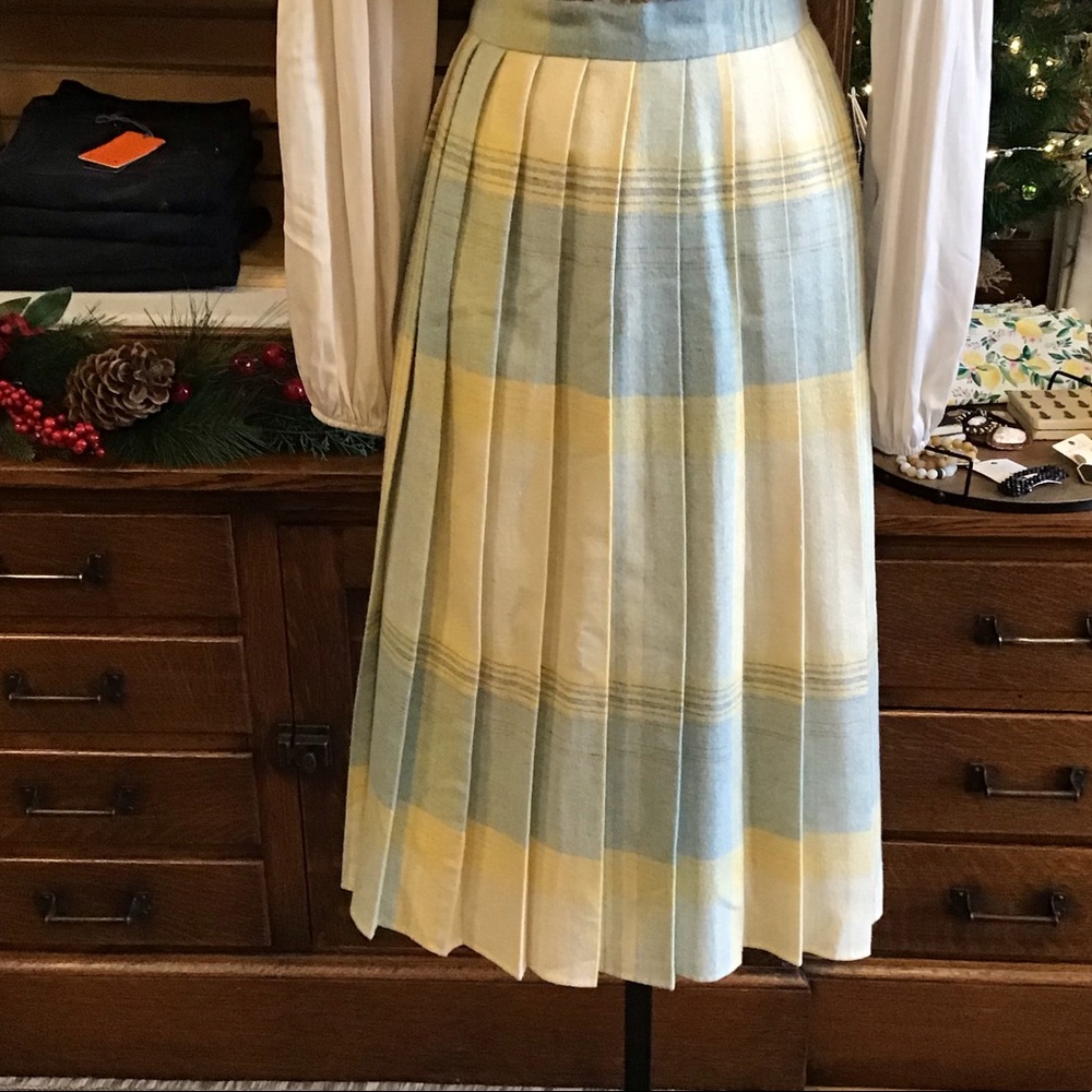 Vintage pleated skirt
